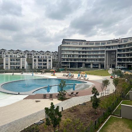 Lagoon Facing Apartment Midrand Bagian luar foto