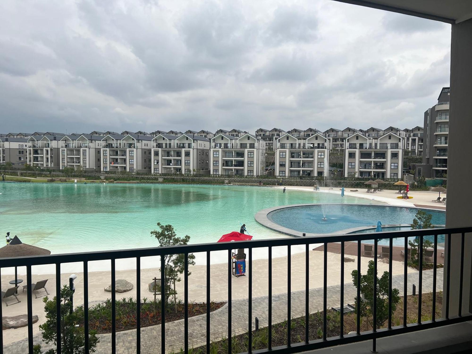 Lagoon Facing Apartment Midrand Bagian luar foto