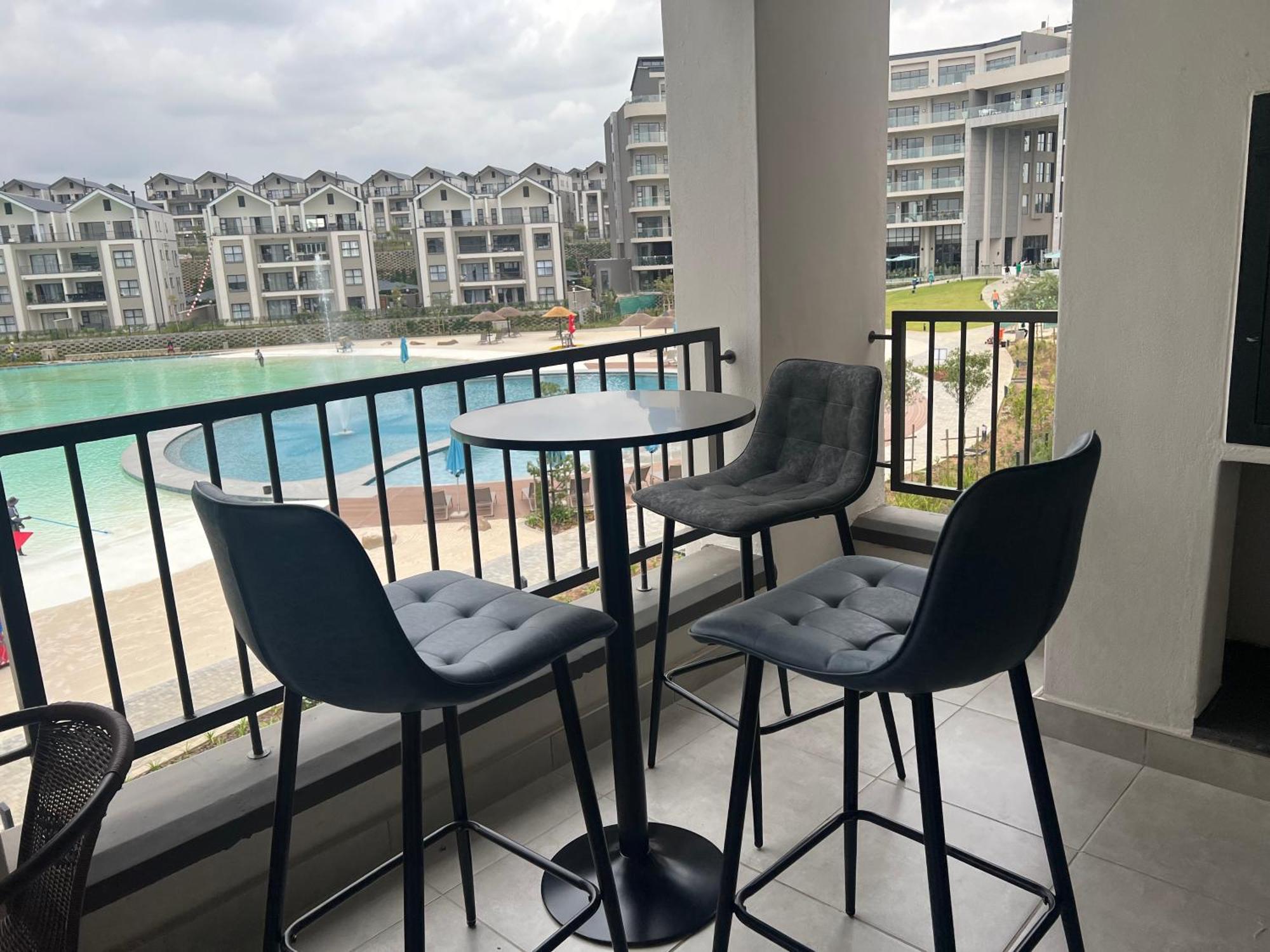 Lagoon Facing Apartment Midrand Bagian luar foto