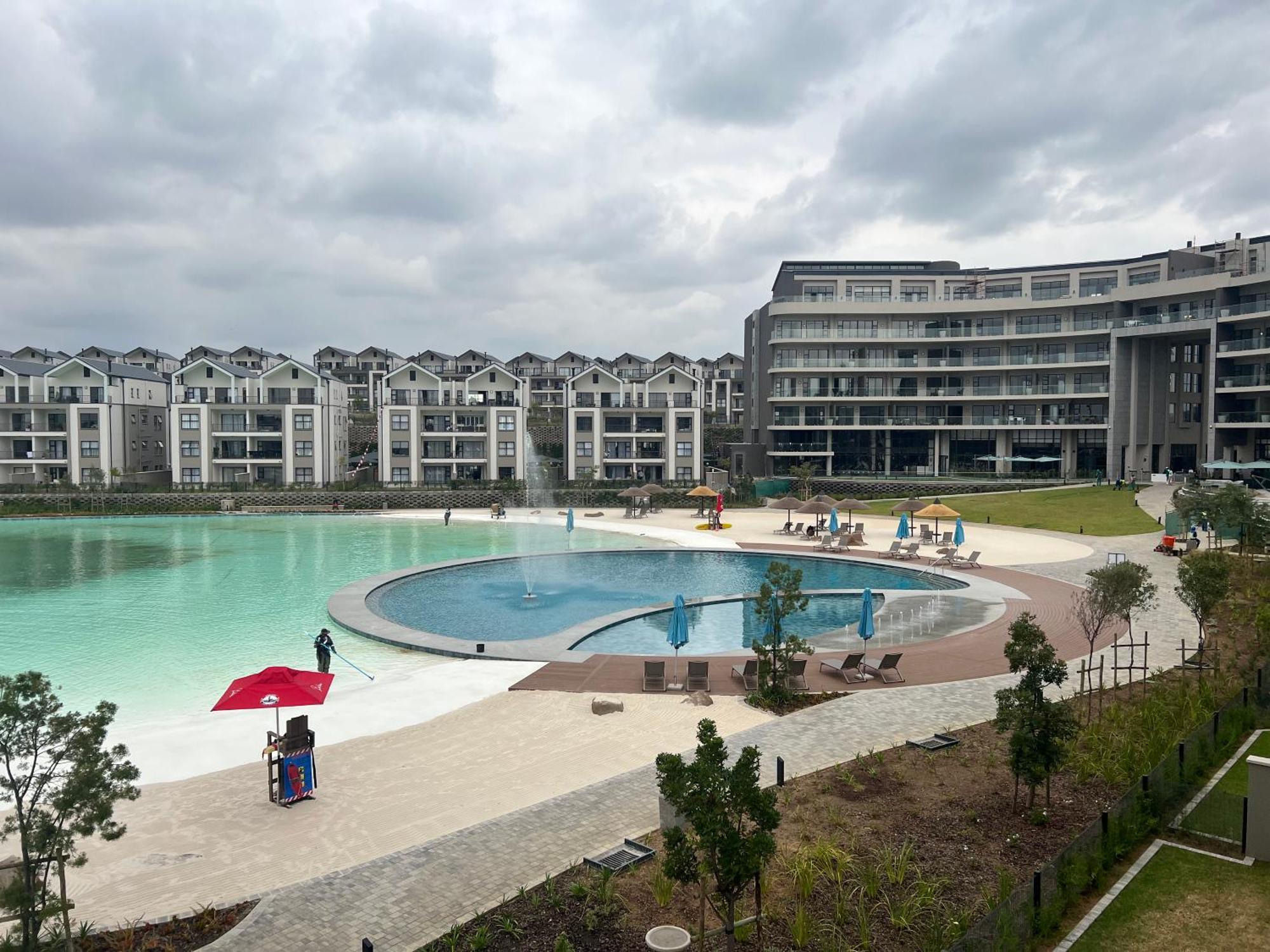 Lagoon Facing Apartment Midrand Bagian luar foto